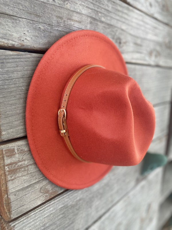 VEGAN FELT PANAMA WITH LEATHER BELT